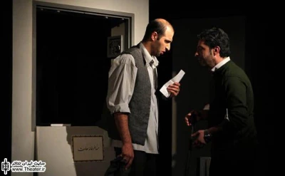 نگاهی به نمایش ”سکوت سپید” نوشته ”سید علی موسویان” و کارگردانی ”محمد بی‌ریا”

نمایش "سکوت سپید" هم به سراغ سوژه‌ای دراماتیک و چالش برانگیز رفته که در پرداخت چند اثر نمایشی (فیلم و تئاتر) نشان داده فی النفسه می‌تواند جای پرسش‌های زیادی را برای مخاطب باز کند. این سوژه از طبیعت اتفاقات پس از جنگ می‌آید.
