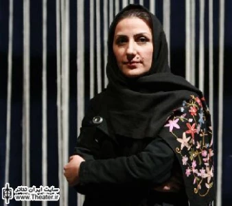 گفت‌وگو با ”زهره غلامی” نویسنده و کارگردان نمایش ”تربت”

آن چه هر نویسنده‌ای در هر دوره‌ای نوشته با وجود بسترهای مشترک، بیشتر وابسته به دغدغه‌های خود نویسنده بوده است. یعنی نگرش خود نویسنده در تجربه‌ای که صورت گرفته خیلی مهم بوده است. حضور زنان ایرانی و مراسم‌ و نمایش‌های آنها در تئاتر خیلی کم بوده و کم تجربه شده است.