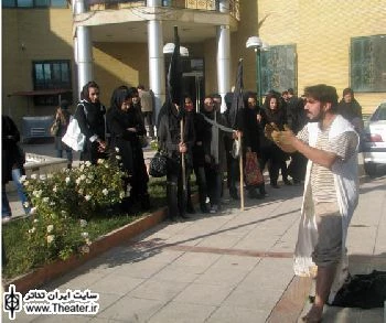 نمایش خیابانی ”اشقیا بدون شمشیر” مهمان دانشگاه های استان کرمانشاه