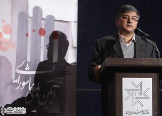 نوآوری‌های تئاتر حرفه‌ای از تئاتر دانشگاهی نشأت می‌گیرد
