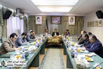 تاکید وزیر ارشاد بر حضور گروه‌های شهرستانی تا پایان جشنواره تئاتر فجر