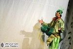 نگاهی به نمایش ”آوای تار” نوشته هادی حسنعلی و کارگردانی ”فریبا دلیری”

در ذات قصه "آوای تار" فانتزی وجود دارد، داستان به دلیل وجوه تمثیلی و همچنین صنایع فوق طبیعی هنری - ادبی خود، اثری است که به میزان قابل توجهی شگفتی بصری را می‌طلبد. نمایش خو