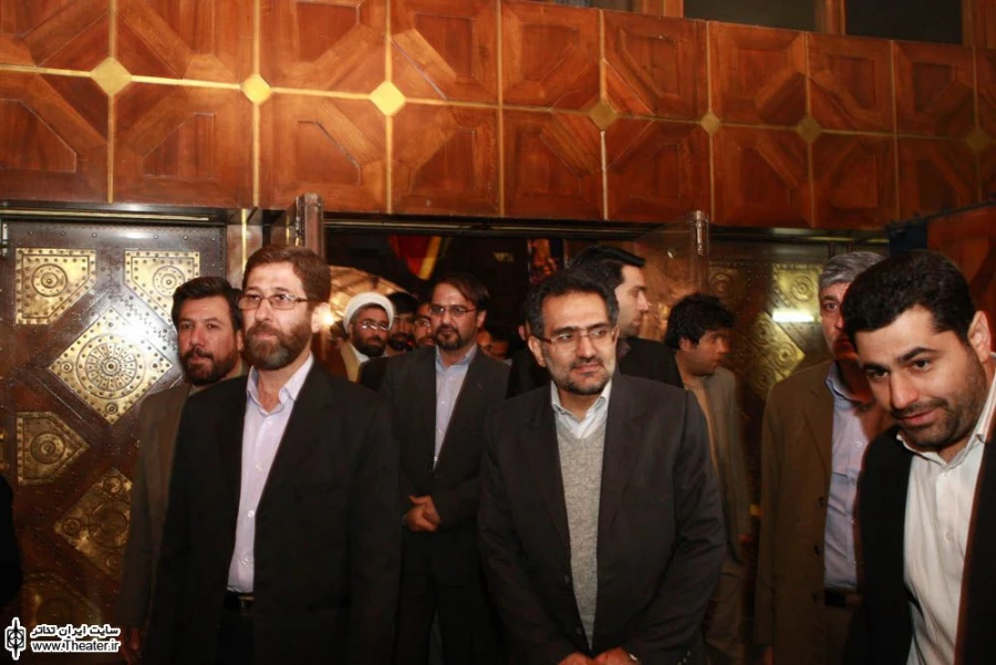 بازدید سیدمحمد حسینی از نمایش های سی امین جشنواره بین المللی تئاتر فجر 1
