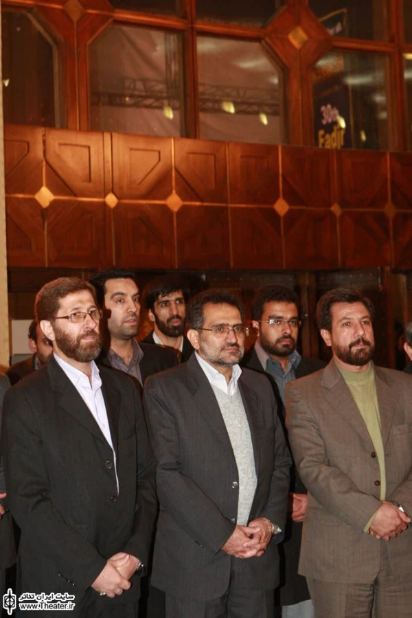 بازدید سیدمحمد حسینی از نمایش های سی امین جشنواره بین المللی تئاتر فجر 5