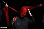 نگاهی به نمایش ”در جست و جوی تاریخ تولد و انقراض ماموت‌ها” به کارگردانی ”علی راضی” از فرانسه

نمایش "در جستجوی تاریخ تولد و انقراض ماموت ها" شرکت‌کننده از کشور فرانسه در جشنواره بین المللی تئاتر فجر طی دو روز توانست پذیرای مخاطبان فارسی زبان ک