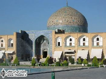 اجرای تئاتر محیطی ”شاه عباس” در ایستگاه های اتوبوس اصفهان