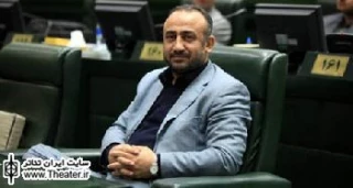 وجود یک سالن نمایشی مطلوب در هریک از مناطق تهران ایده‌آل است