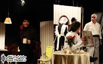 "این تابستان فراموشت کردم" و"دو آدم خجالتی" با  3183 تماشاگر به کار خود پایان دادند