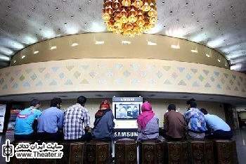 اجرای نمایش ”شیوه صحیح استفاده از دستگاه ” تمدید شد