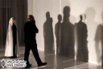 نگاهی به نمایش ”سیمرغ” نوشته ”محمد چرم شیر” و کارگردانی ”کیومرث مرادی”

می گویند اثر دراماتیک باید از یک نیاز درونی به مشارکت سرچشمه گرفته باشد. به عبارت دیگر، اثر دراماتیک  باید حاصل ضرورتی فردی (درونی) یا ضرورتی اجتماعی (بیرونی) باشد. اما صرف احساس  ن