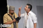 نگاهی به نمایش ”کمدی وحشت 3 شنبه 16 بهمن 12:18 بامداد” به کارگردانی ”سید علی موسویان”

نمایش به دکور نگاهی مفهوم گرایانه دارد و در بیان کلیت صحنه کفایت می کند. به تعبیری دکور در راستای بیان سمبلیک مفاهیم نمایش معنا می یابد.