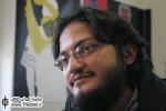 گفت و گو با ”روزبه حسینی” کارگردان نمایش ”سه مرثیه هذیان”

به نظر من یک هنرمند مثل همه آدم های دنیا باید حتما یک هویت و شناسنامه داشته باشد و فکر می کنم اصلا هنر غیر تجربی وجود ندارد.
