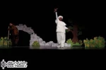 نگاهی به نمایش ”افسانه بچه گرگ استثنائی” نوشته ”حمیدرضا پاسوار” و کارگردانی ”رضا عبدالعلی زاده”

نویسنده با زیرکی شخصیت اصلی اش را گرگ انتخاب کرده و دلیلش این است که سبعیت ذاتی گرگ در قبال لطافت و شاعرانگی آوای نی تضادی پررنگ را رقم می زند و به ویژه برا