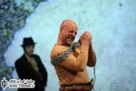نگاهی به نمایش ”تل/ضحاک” کار مشترک ایران و سوئیس

این دو نمایش نتیجه یک کار فرهنگی مشترک است و یکی از بهترین تجربیات و تبادلات اسطوره  ای به شمار می آید. تلاشی که قدرت گروه ایرانی را نمایان می کند و نشان دهنده این است که تئاتر ایران در مسیر یافته های حق