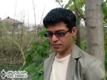 گفت و گو با ”میلاد اکبرنژاد” کارگردان نمایش ”کابوس وقتی کاپوچینو تمام می شود”

درست است که داستان درباره‌ یک نفر است‌، ‌اما به این مفهوم نیست که من مخاطب را وادار کنم که فقط او را ببیند‌.‌ من باید اجازه بدهم همه‌ اجزا و ارکان داستان لااقل تا اندازه‌ای د