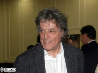 Playwright Tom Stoppard goes back to &#039day job&#039