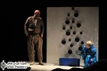 نگاهی به نمایش ”ترنج” نوشته ”عباس عبدالله زاده” و کارگردانی ”تینو صالحی”

«ترنج» از منظر اجرا و ایده های کارگردانی و بازیگری  اثری شاخص است و در این بخش به سمت وجوه تمثیلی و نشانه ای متن می رود