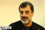 گفت و گو با ”سیامک احصایی” طراح و کارگردان نمایش ”قرار”

در چنین قصه ای لازم است که به مسئله تصویری بودنش و همذات پنداری با شخصیت ها فکر کنم. من دارم نمایش کار می کنم که می تواند یکی از چیزهایش اشتباه باشد، اما در این اشتباه بودن است که می گردم اشتباه ه