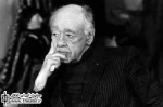 نگاهی به زندگی و آثار ”اوژن یونسکو” به انگیزه سالروز تولدش

با آنکه تئاتر ابزورد پدیده ای نو و حاصل زمان خویش است، لیکن در مقیاس وسیع با سنت های کهن ادبی و تئاتری بی ارتباط نیست. یونسکو خود معتقد است که هنرمند پیشرو، سنت ها را از بین نمی برد، بلکه آن ها