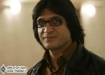 گفت و گو با ”حسن باستانی” نویسنده و کارگردان نمایش ”بی سرزمین تر از باد”

حقیقت آن چیزی است که ما با دانش و جهان بینی به خصوصی به آن می رسیم، اما ممکن است انسانی به شیوه دیگر به این حقیقت برسد. این نمایش به طور کلی یک چالش برای مخاطب است و به همین دلیل 