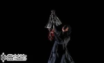 نگاهی به نمایش ”درفش کاویانی” نوشته ”حمیدرضا نعیمی” و کارگردانی ”زهره بهروزی نیا”

یکی از نکات کم نقص و شاید بی نقص کار، طراحی و ساخت عروسک هایی است که در نمایش وجود دارند. به ویژه حضور این عروسک ها در صحنه هایی که دیالوگی شنیده نمی شود، بسیار تاثیرگذار