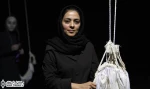 گفت وگو با ”زهره بهروزی نیا” کارگردان  نمایش”درفش کاویانی”

مبارک نماد نمایش عروسکی ایرانی است و به همین دلیل از آن استفاده کردم. بسیاری انتقاد می کنند که چرا از حضور این شخصیت بهره بردم، اما من با وسواس مبارک را انتخاب کردم تا بتواند هویت اصلی خودش را 