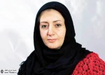 گفت و گو با ”آزاده انصاری” کارگردان نمایش ”بی بی بیدل”

کار ما در واقع روی قلمرو رئالیسم نشسته، ولی به سوررئالیسم هم نزدیک است. یعنی نه می توانیم بگوییم کار ما صد در صد واقع گرایانه است و نه صد در صد سوررئال و این را در طراحی صحنه هم به کار برده ایم