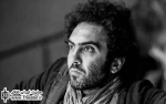 گفت و گو با ”همایون غنی زاده” کارگردان نمایش ”در انتظار گودو” و ”ملکه زیبایی لی نین”

من انتزاعی دراماتورژی می کنم و جهان و روابط را انتزاعی می بینم. وقتی همه چیز به سمت انتزاع می رود، به عنوان مثال درخت هم به سمت انتزاع می رود. صحنه هم به سمت انتزاع می