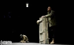 نگاهی به نمایش”من چه جوری ممکنه یه پرنده باشم؟” نوشته ”ماتئی ویسنی یک” و کارگردانی ”روح الله جعفری”

بازی های گروه شلوغ  اجرا در نهایت بازی هایی  قابل قبول و هماهنگ با جهان فکری متن است و مشخص است کارگردان در تحلیل اثر توانسته  بازیگران را به سوی نوعی  