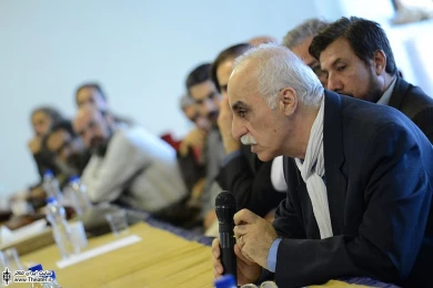نشست هنرمندان شرکت کننده در اردیبهشت تئاتر ایران با حسین طاهری مدیر کل هنرهای نمایشی 8