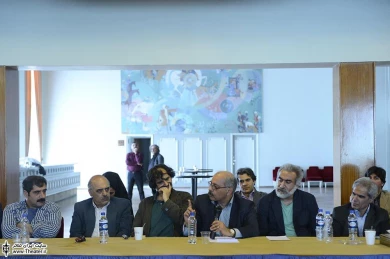 نشست هنرمندان شرکت کننده در اردیبهشت تئاتر ایران با حسین طاهری مدیر کل هنرهای نمایشی 12