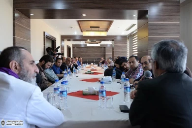 نشست حسین طاهری با مسولین وهنرمندان تئاتر کرمانشاه‎ 7