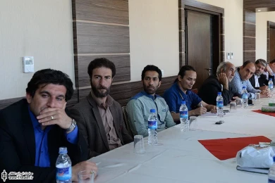 نشست حسین طاهری با مسولین وهنرمندان تئاتر کرمانشاه‎ 8