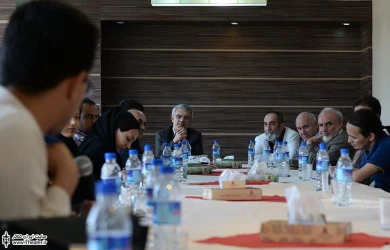 نشست حسین طاهری با مسولین وهنرمندان تئاتر کرمانشاه‎ 10