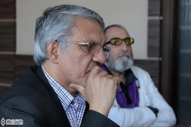 نشست حسین طاهری با مسولین وهنرمندان تئاتر کرمانشاه‎ 11
