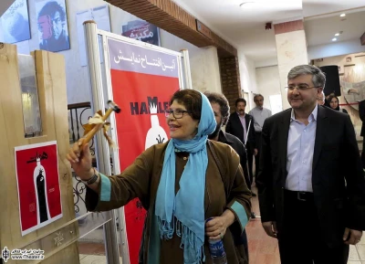 زنگ افتتاح نمایش هملت