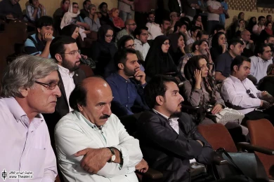 اجرای نمایش شادی حقیقی آرام و بی‌صداست به نفع هنرمندان سرطانی 13