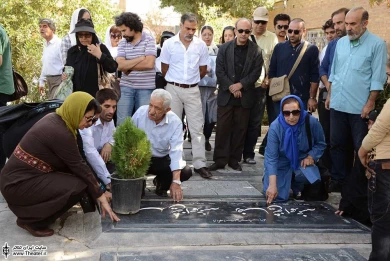 حضور هنرمندان  جشنواره عروسکی در قطعه هنرمندان بهشت زهزا 3