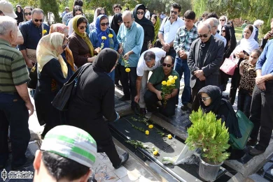 حضور هنرمندان  جشنواره عروسکی در قطعه هنرمندان بهشت زهزا 8