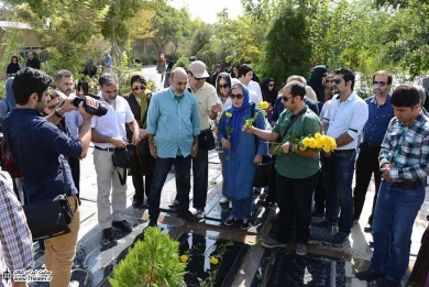 حضور هنرمندان  جشنواره عروسکی در قطعه هنرمندان بهشت زهزا 10