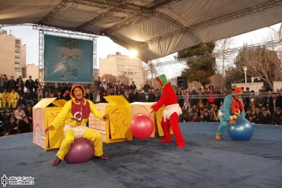 نی نی اخاذه و مداد رنگی