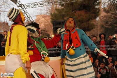نی نی اخاذه و مداد رنگی