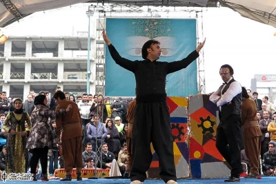 درخت و باد