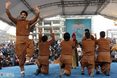درخت و باد