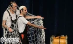 «دیدومک» به نویسندگی و کارگردانی ابراهیم گله‌دارزاده؛ وقوع یک کمدی عاشقانه بر بستر تاریخ

اگرچه نمایشنامه «دیدومک» تاریخ و جغرافیای واضح و مشخصی دارد، اما در اجرای نمایش، کارگردان به این تاریخ و جغرافیای مشخص پایبند نمانده است

«دیدومک» در همراه نگاه 