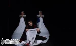 خشونت و جنگ در نمایش «خون مرده‌گی» به کارگردانی محمد شاکری

در فضای خالی صحنه نمایش «خون مرده‌گی»، بازیگران فرصت می‌یابند تا به صورتی پویا، دو حس عشق و خشونت را متجلی سازند