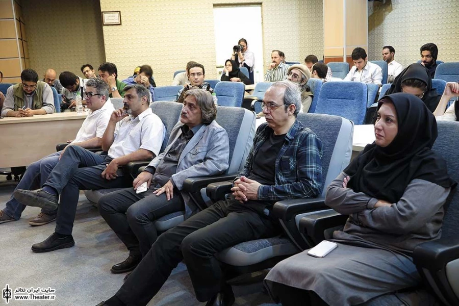 اولین نشست خبری شهرام اسدی دبیر سی و چهارمین جشنواره بین المللی تئاتر فجر 10