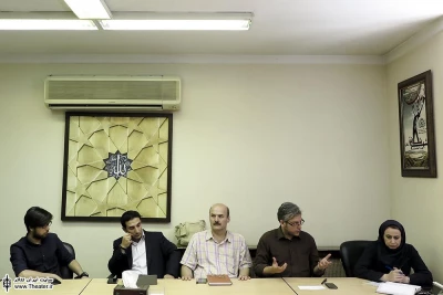 نشست مسئولین تماشاخانه های خصوصی تهران با مدیر مرکز هنرهای نمایشی