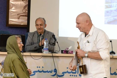 اهدا جایزه جلال ستاری در اختتامیه پنجمین سمینار بین المللی نمایش های آیینی و سنتی 3