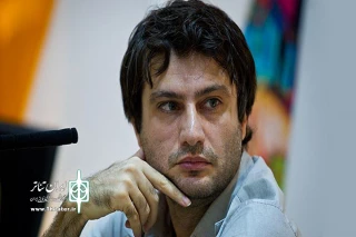 گفت وگو با شهرام حقیقت دوست، به بهانه بازی در نمایش «سعادت لرزان مردمان تیره روز»

 روایتی تلخ با یک قاشق عسل